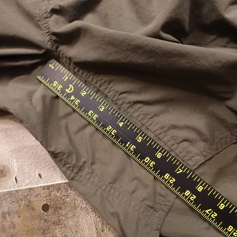The North Face Nylon Cargo Shorts | Olive Green | Men's Size Small‎